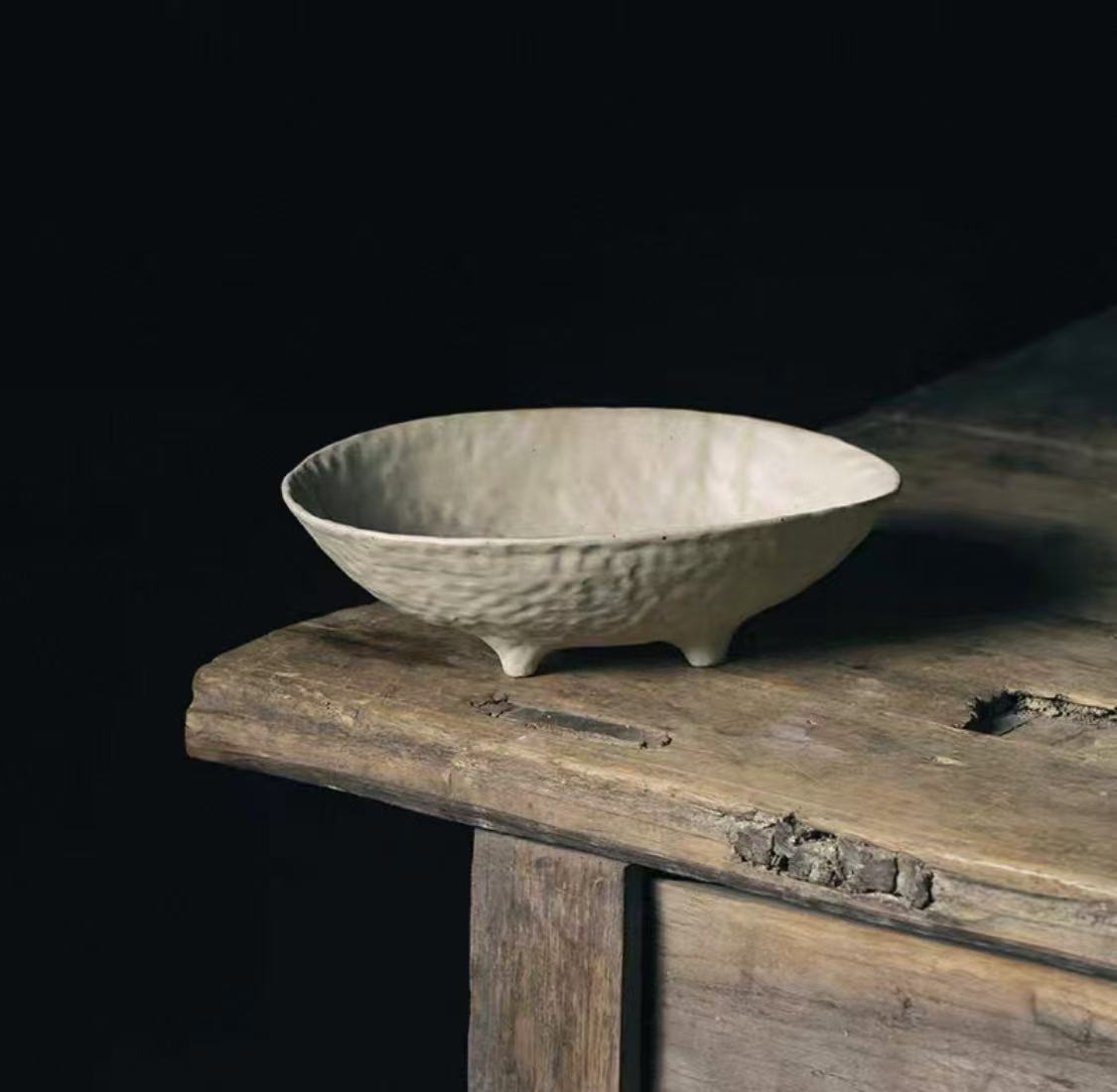 Medium Matt Warm Ivory Oval Stoneware Footed Plate